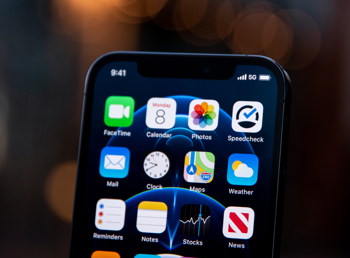 新兴镇苹果手机维修分享为什么 iPhone 12 在冬季会自动关机 
