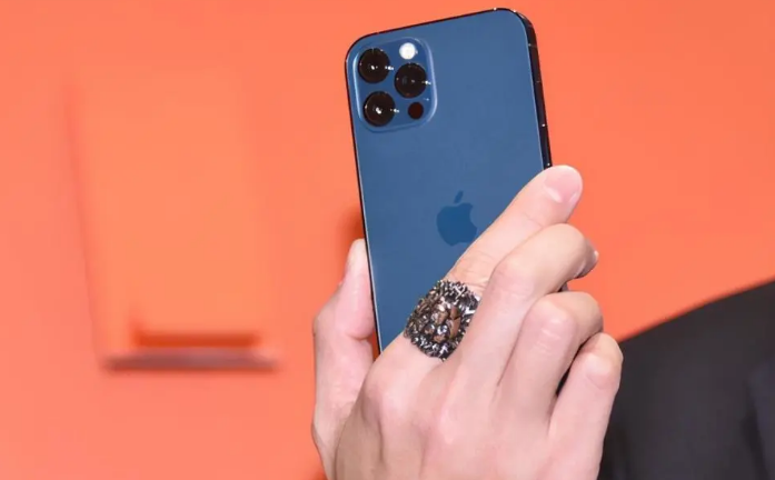 新兴镇苹果手机维修分享iPhone12系列重启方法教程 
